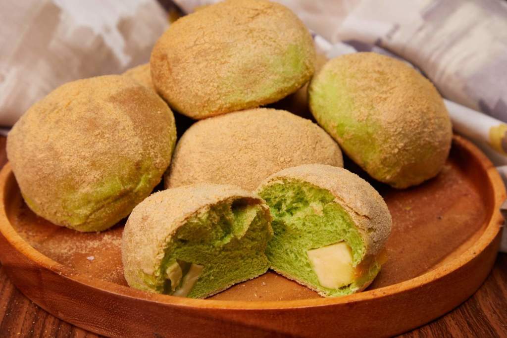 Pandan with cheese Flavored Pandesal